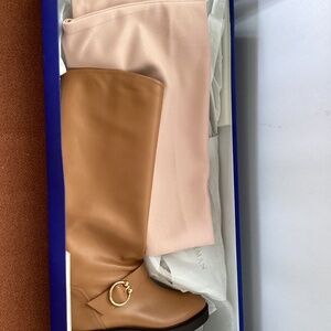 STUART WEITZMAN CAMEL RIDING BOOT SIZE: 7.5 NEW